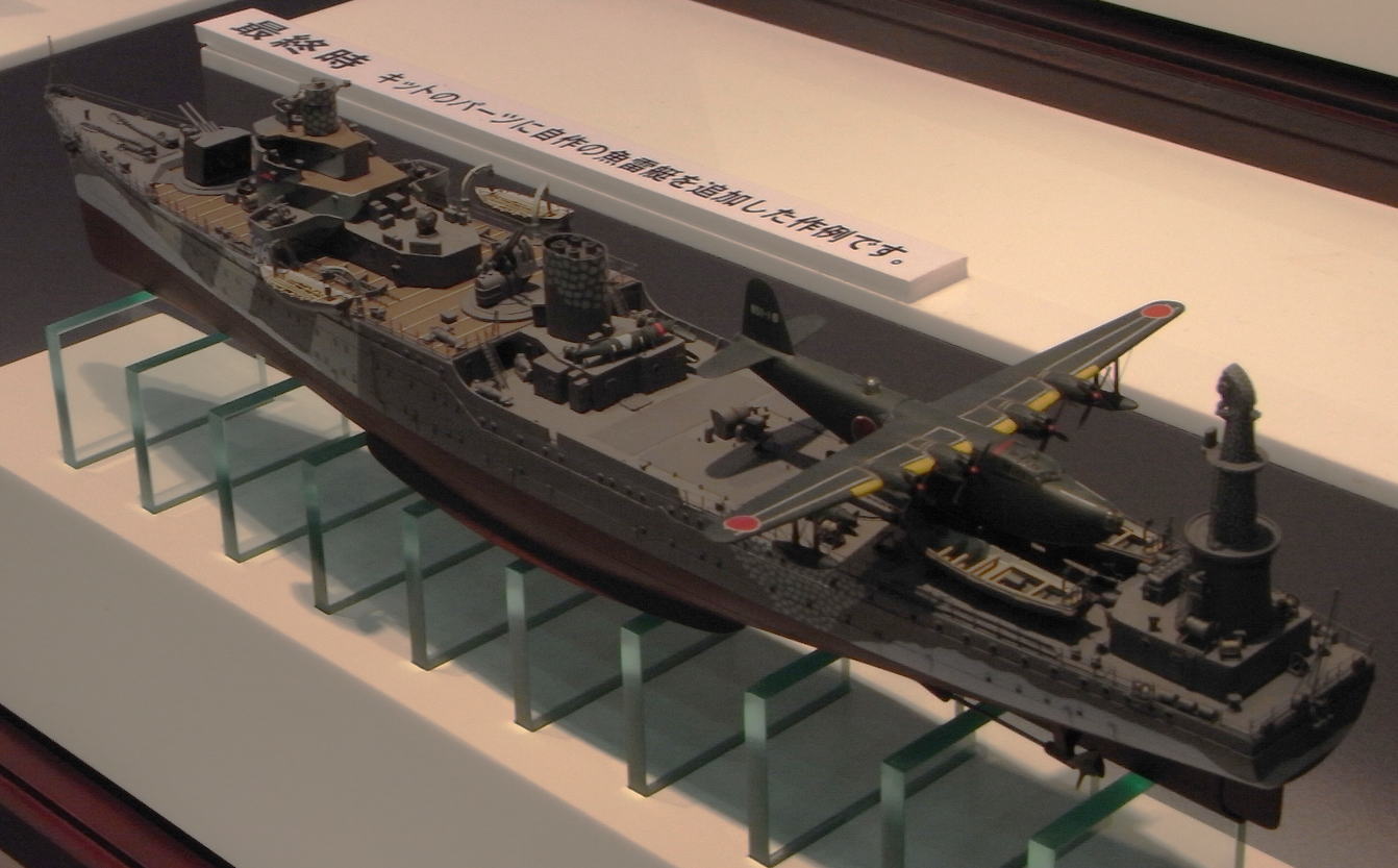 HASEGAWA 1/350 SEAPLANE TENDER AKITSUSHIMA
