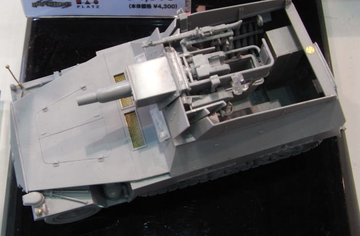 cyber-hobby 1/35 Sd.Kfz.250/8 with 7.5cm K51 L/24 