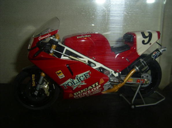TAMIYA 1/12 DUCATI 888 SUPERBIKE RACER