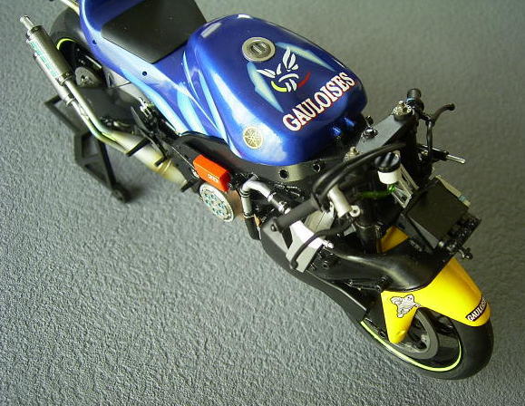 TAMIYA 1/12 TECH3 YAMAHA YZR500 '01 