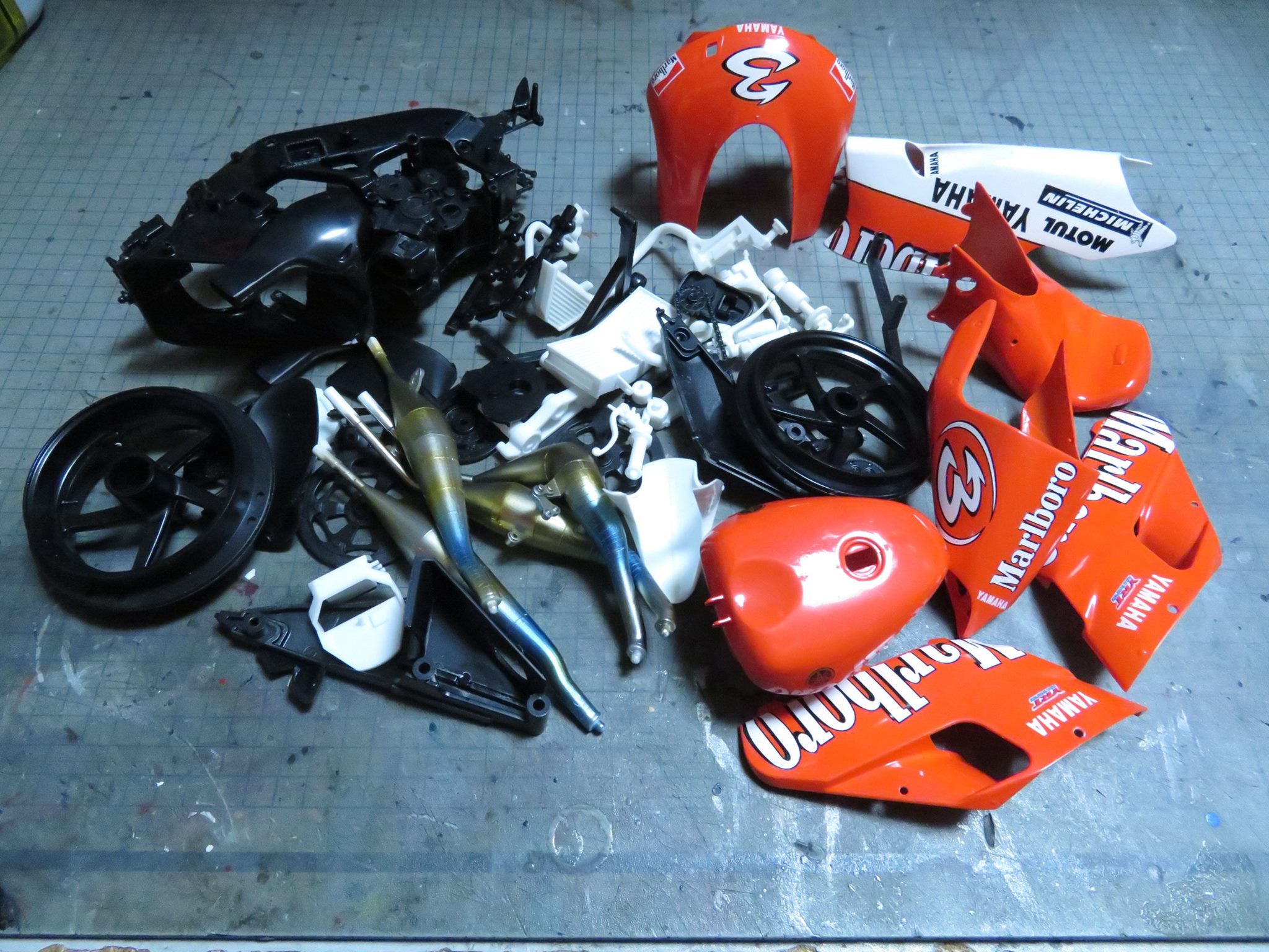 FACTORY YAMAHA YZR500 '01