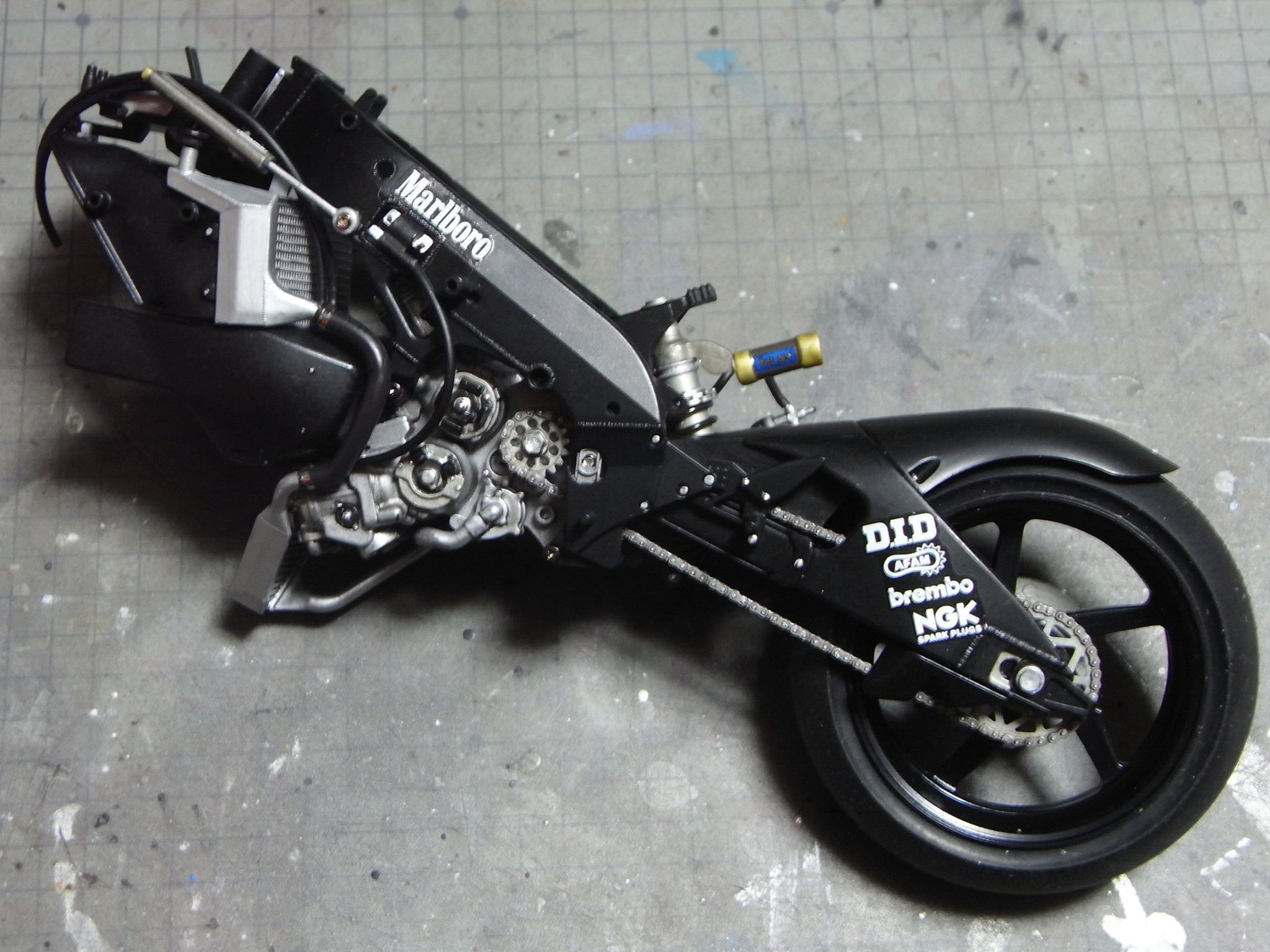 FACTORY YAMAHA YZR500 '01